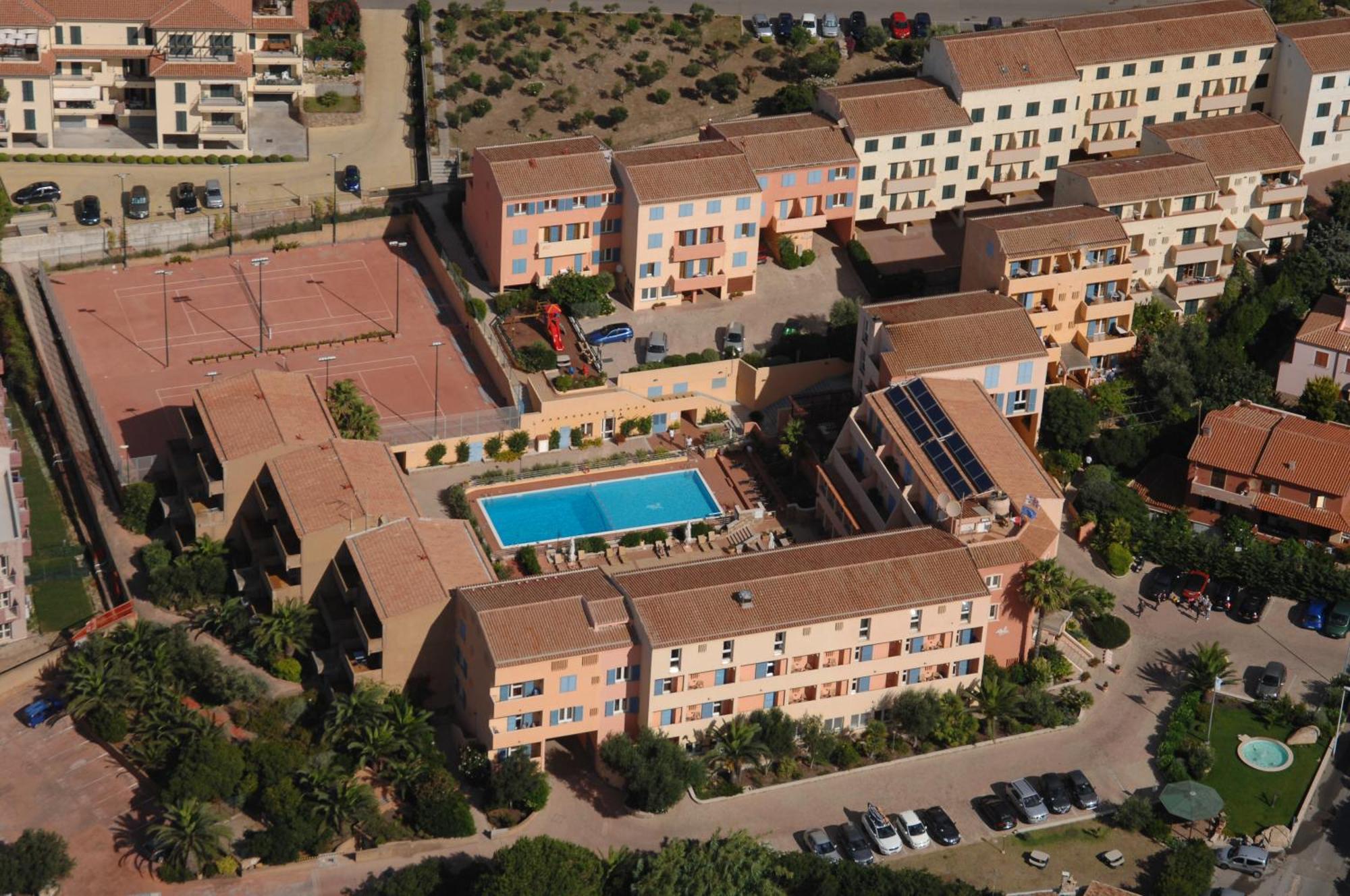 Le Nereidi Hotel & Residence Con Piscina-Tennis-Fitness-Parcheggio Coperto-Sala Conferenze La Maddalena  Eksteriør billede