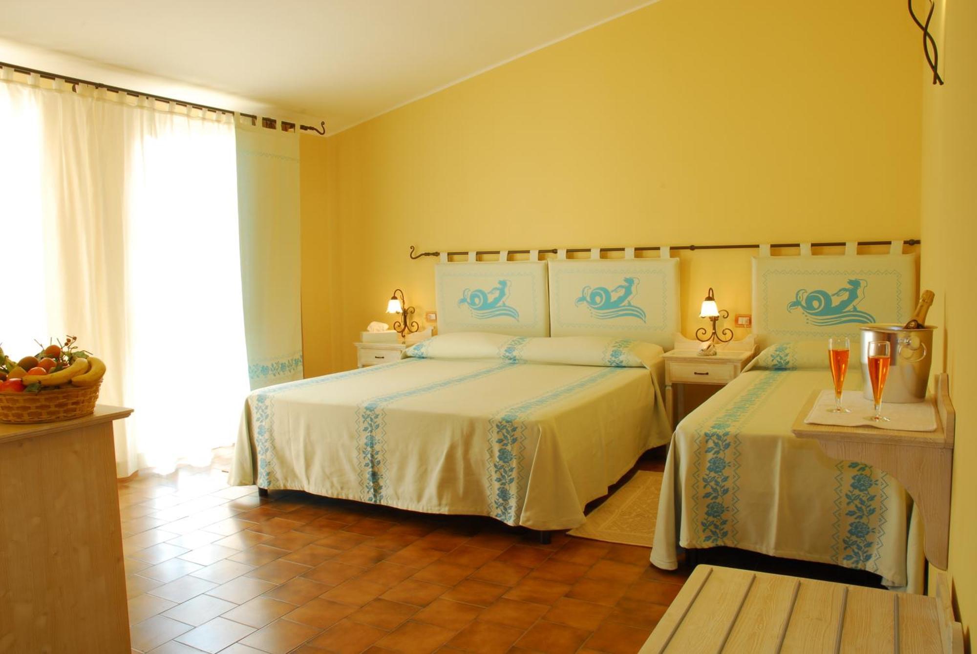 Le Nereidi Hotel & Residence Con Piscina-Tennis-Fitness-Parcheggio Coperto-Sala Conferenze La Maddalena  Værelse billede