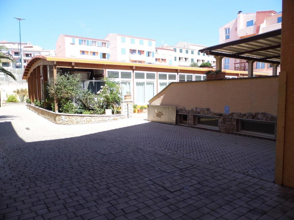 Le Nereidi Hotel & Residence Con Piscina-Tennis-Fitness-Parcheggio Coperto-Sala Conferenze La Maddalena  Eksteriør billede