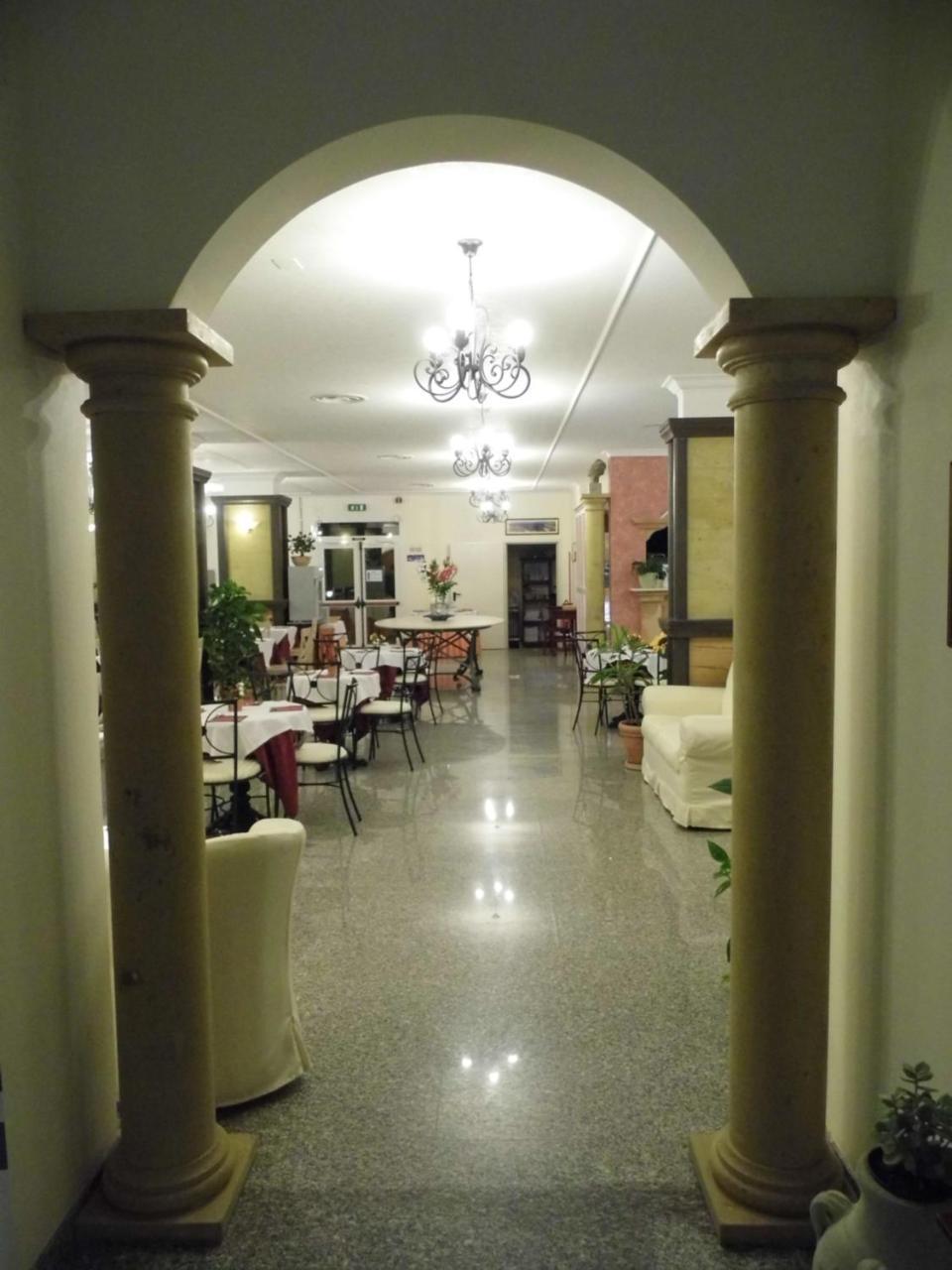 Le Nereidi Hotel & Residence Con Piscina-Tennis-Fitness-Parcheggio Coperto-Sala Conferenze La Maddalena  Eksteriør billede